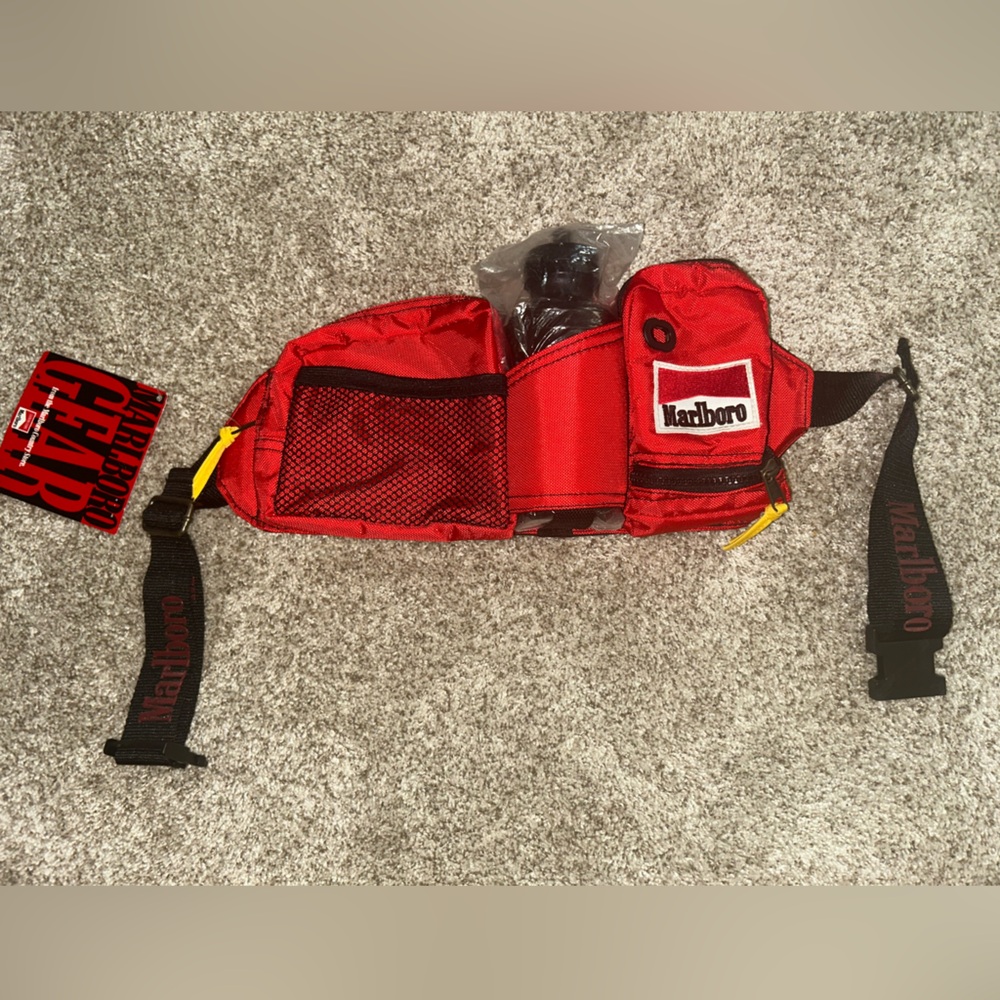 Marlboro Fanny pack brand NWT, never used. Comes with water bottle in packaging